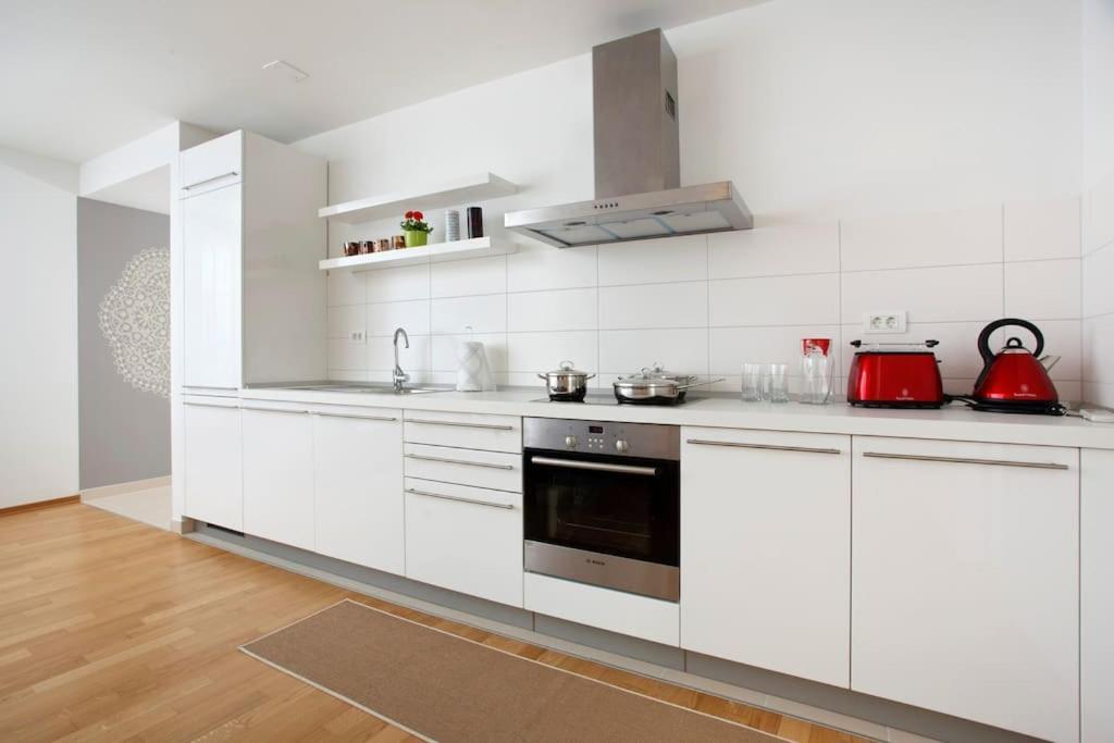 Luxury Apts Leone Split Centre Экстерьер фото